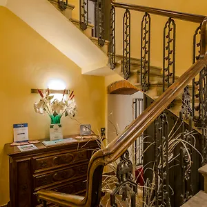 la-corte-del-re-arezzo.it-tuscanyhotel.com/